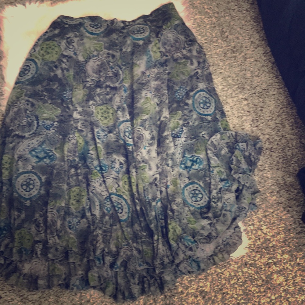 Patterned green skirt!